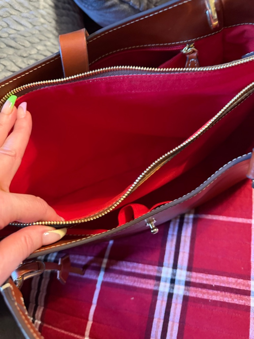 Dooney & Bourke Alto Canilla bag in Saddle brown - Picture 6 of 9